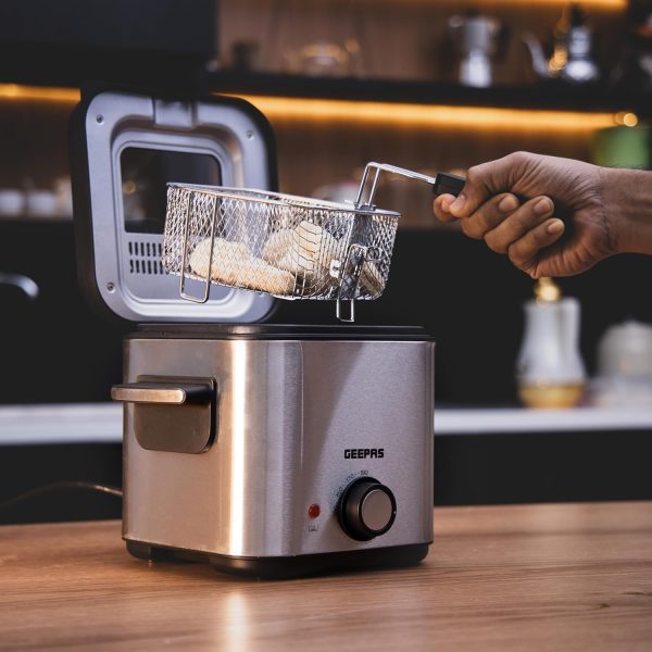 Geepas 1.5L Deep Fryer w/ Viewing Window, 900W, GDP36016 - Image 6