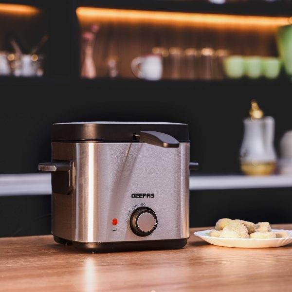 Geepas 1.5L Deep Fryer w/ Viewing Window, 900W, GDP36016 - Image 8