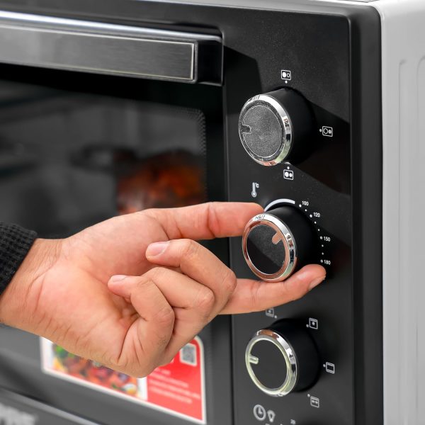 Geepas 60L Electric Oven With Hot Plates, Rotisserie, GO4452 - Image 4